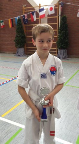 em14_3_weissgurt_pokal